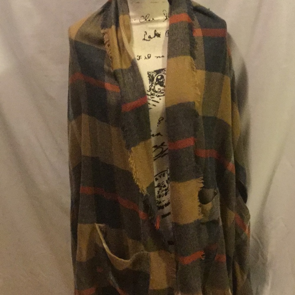 Grace & Lace pocket poncho scarfā OS